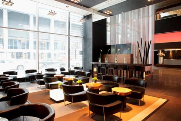 Le Germain Hotel Toronto Maple Leaf Square