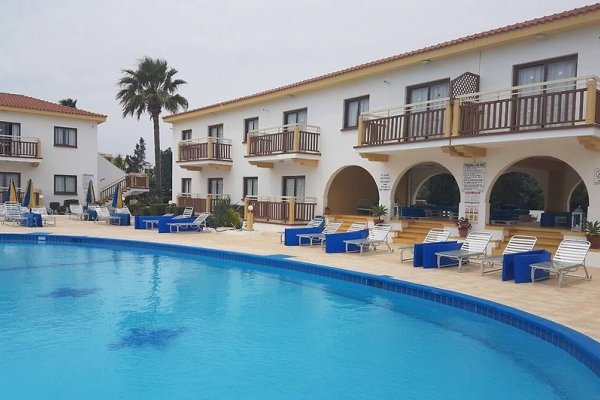 Cosmelenia Hotel & Apartments