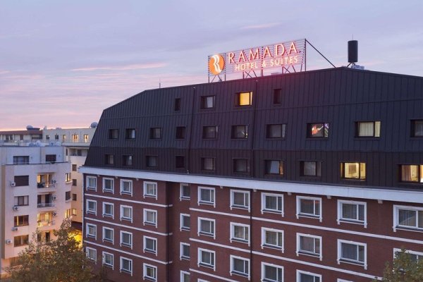 Ramada Hotel & Suites By Wyndham Bucharest North