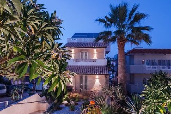 Soleil Apartments & Studios