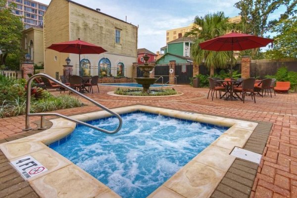 Avenue Plaza Resort