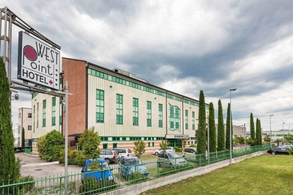 West Point Airport Hotel