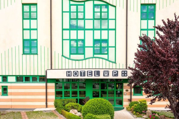 West Point Airport Hotel