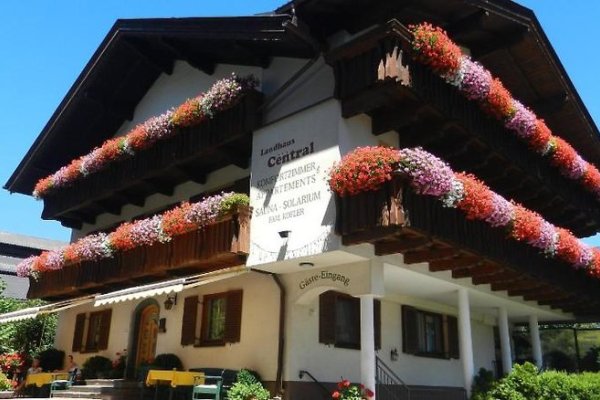 Pension Central mit Landhaus Central