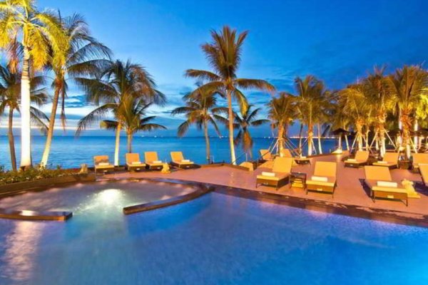 Royal Wing Suites & Spa