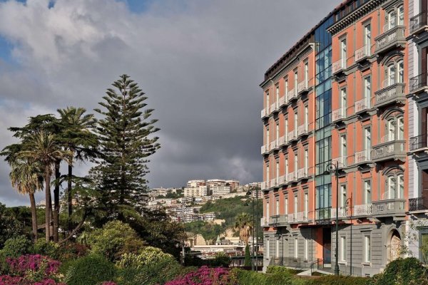 De Bonart Naples, Curio Collection by Hilton