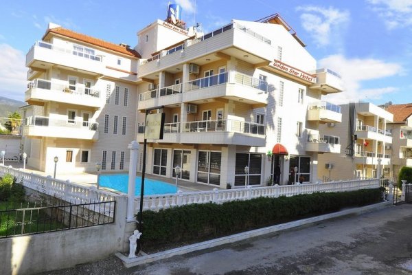 Golden Star Hotel