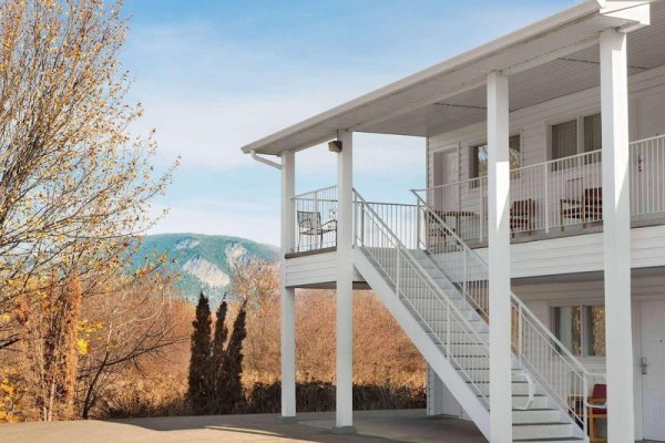 Travelodge by Wyndham Salmon Arm
