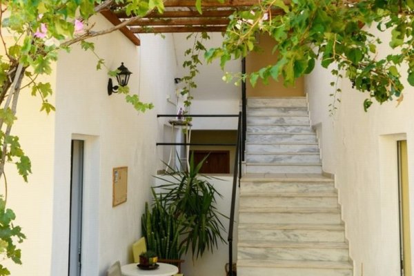 Argyro Apartments & Studios
