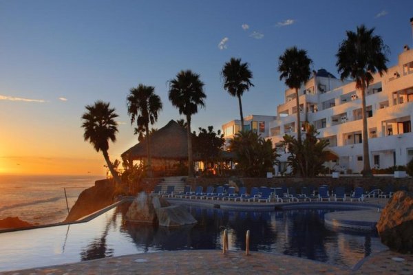 Las Rocas Resort & Spa