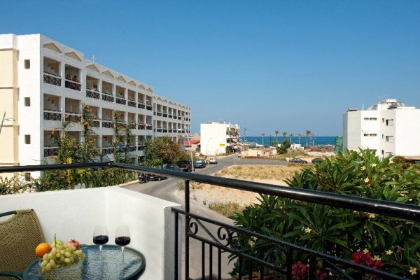 Artemis Hotel & Apartments