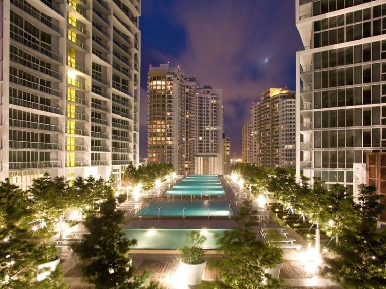 W Miami