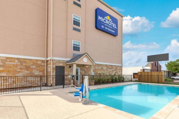 Microtel Inn & Suites by Wyndham College Station