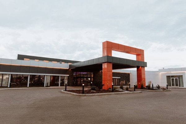 Coast Nisku Inn & Conference Centre