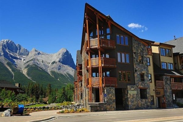 Rundle Cliffs Luxury Mountain Lodge