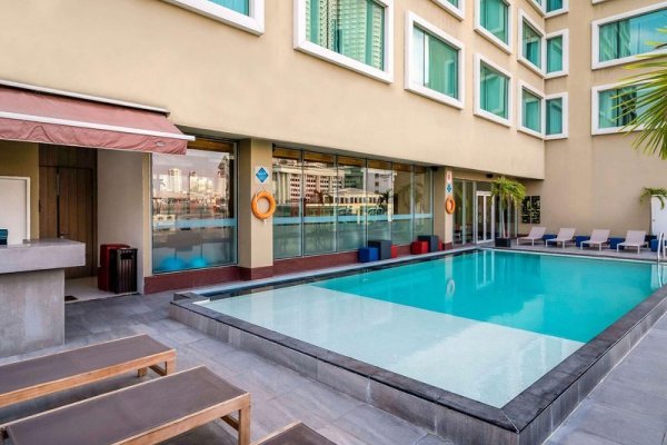 Hilton Garden Inn Bangkok Silom