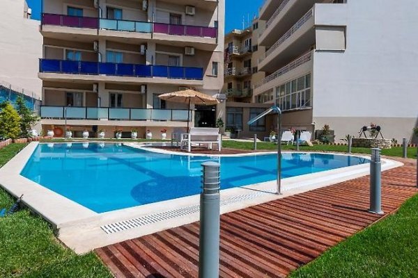 Leonidas Studios & Apartments