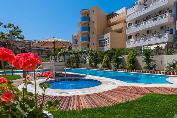Leonidas Studios & Apartments