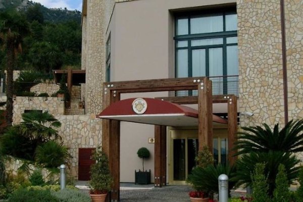 Solofra Palace