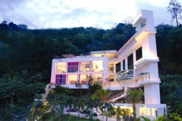 Hilltop Hotel & Residence
