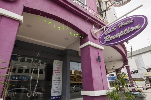 B & S Hotel