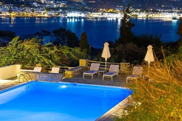 Akrotiri Hotel