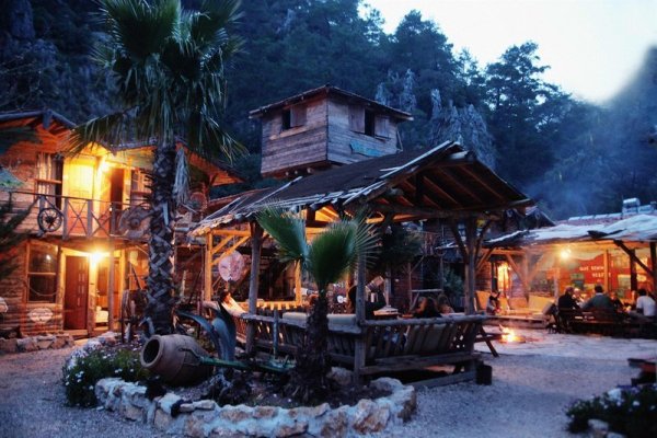 Kadir's Tree Houses