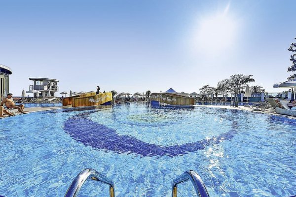 Azura Deluxe Resort & Spa Hotel