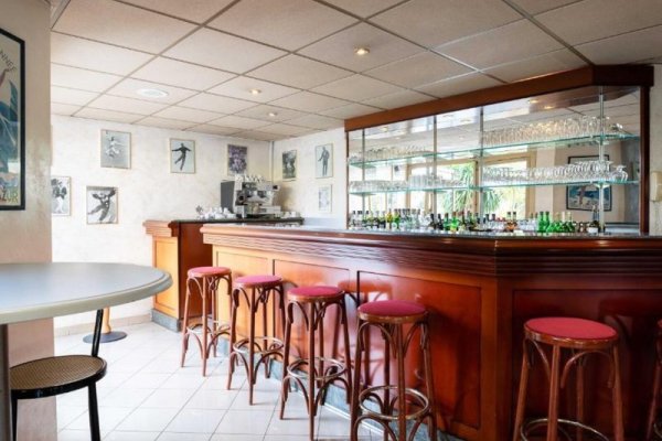 Adonis Cannes Hotel Thomas