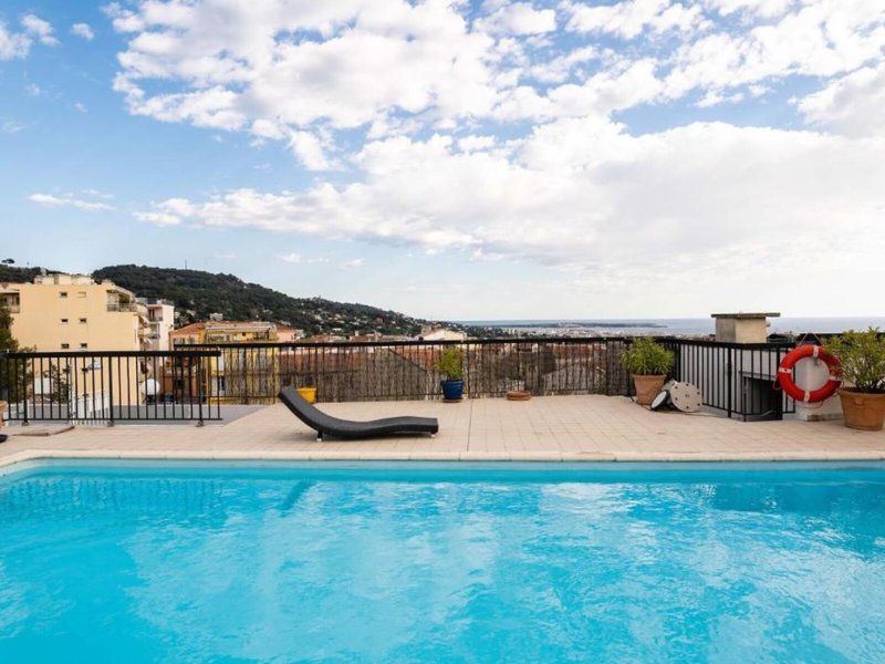 Adonis Cannes Hotel Thomas