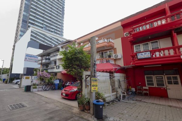 OYO 1099 Star House
