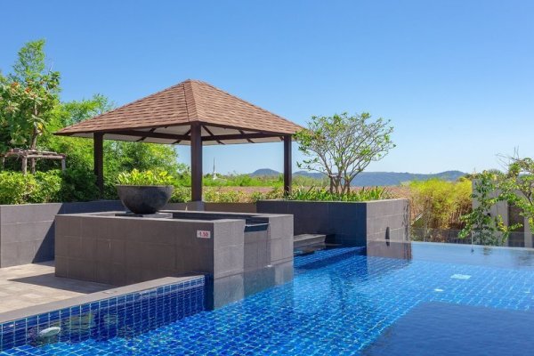 Casa Bay Luxury Pool Villas