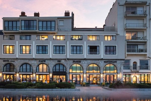 Le Cafe De Paris