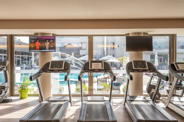 Ramada Bucharest Parc Hotel