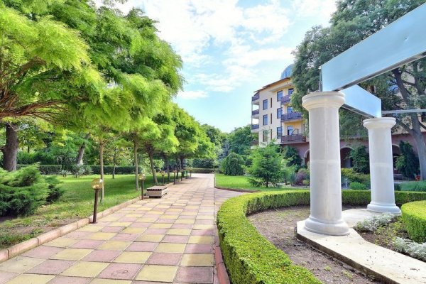 Hotel Estreya Palace