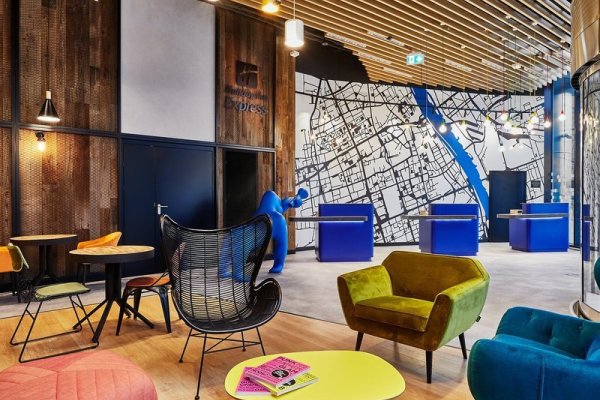 Holiday Inn Express Warsaw  The HUB