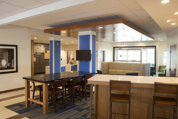 Holiday Inn Express & Suites Monroe