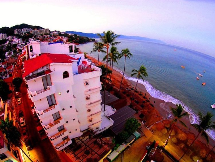 Emperador Hotel & Suites
