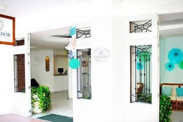 Emperador Hotel & Suites