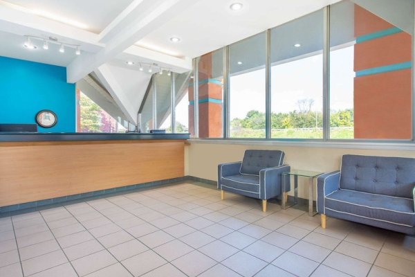 Howard Johnson by Wyndham Harrisburg