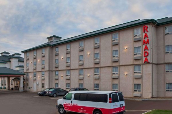 Ramada By Wyndham Red Deer Hotel & Suites