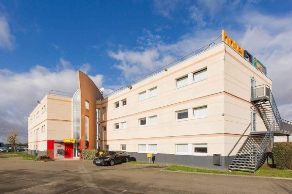 Hotel F1 Maurepas
