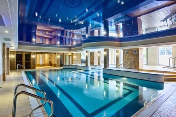 The Royal Hotel & Merrill Leisure Club