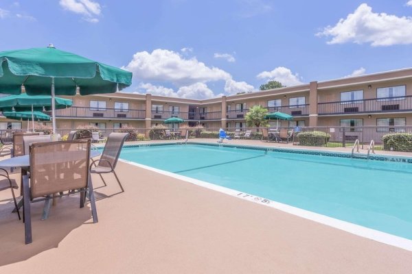 Ramada Macon
