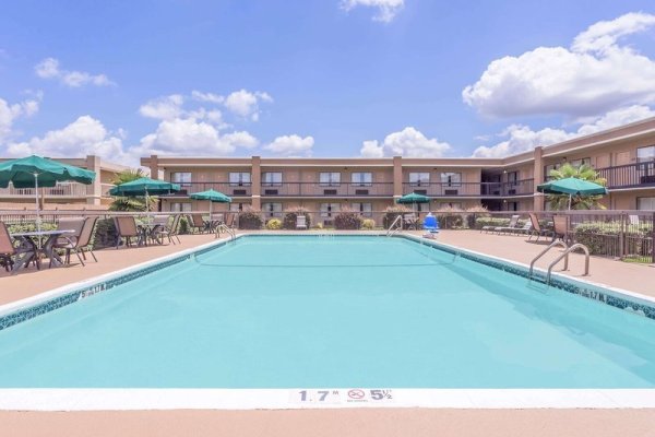 Ramada Macon