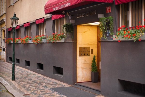 Hotel Cloister Inn
