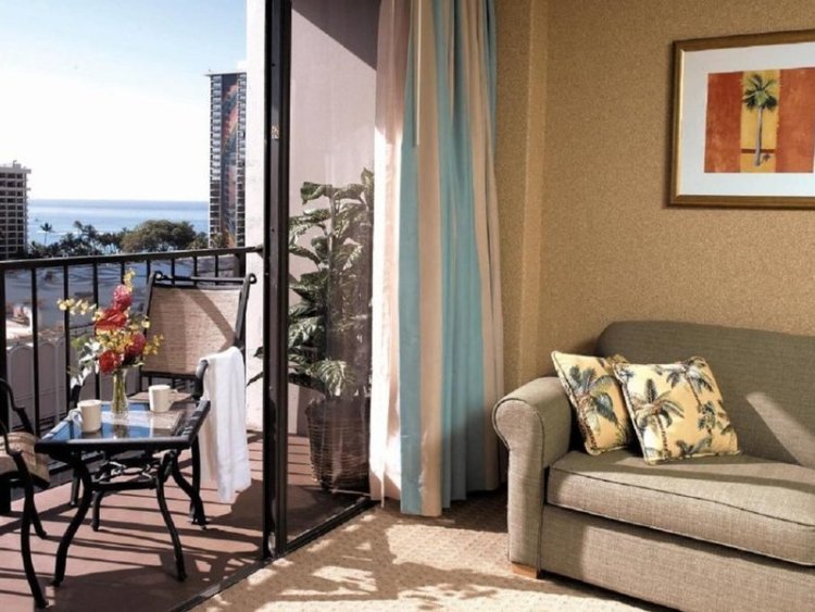 Aqua Palms Waikiki