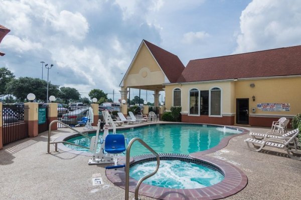 Quality Suites North