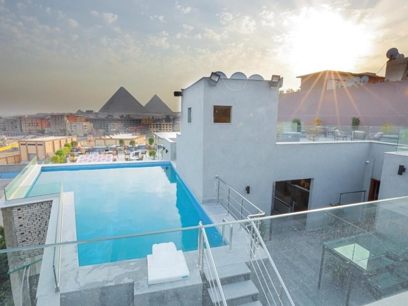Pyramid Front Hotel