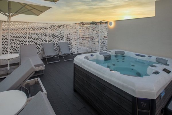 Mouikis Hotel